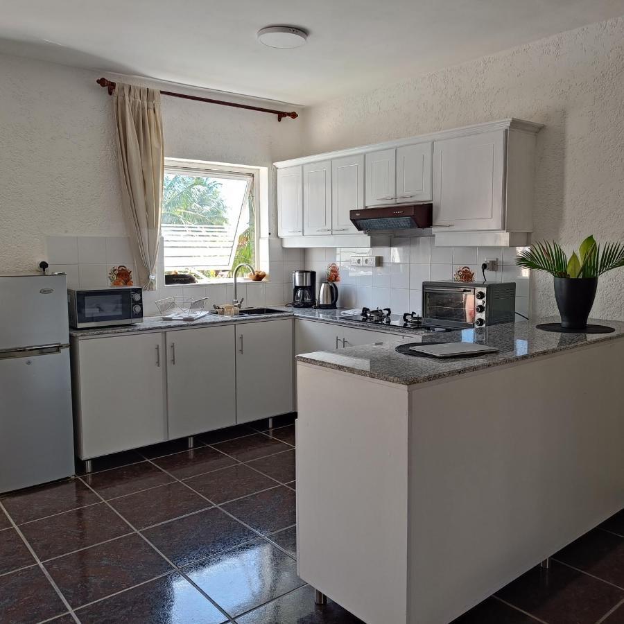 The Coastal Apartment Flic en Flac ภายนอก รูปภาพ
