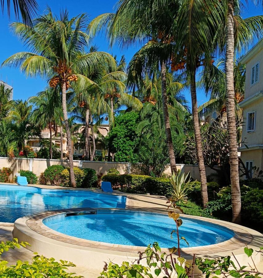 The Coastal Apartment Flic en Flac ภายนอก รูปภาพ